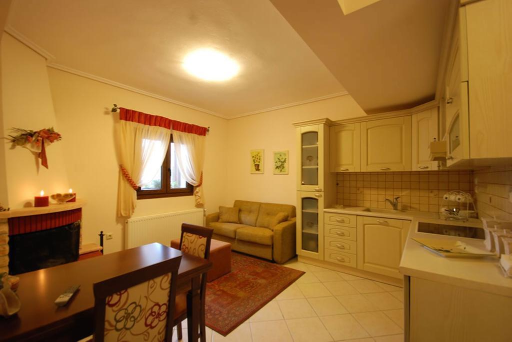 Valentini Guesthouse Karpenísion Oda fotoğraf