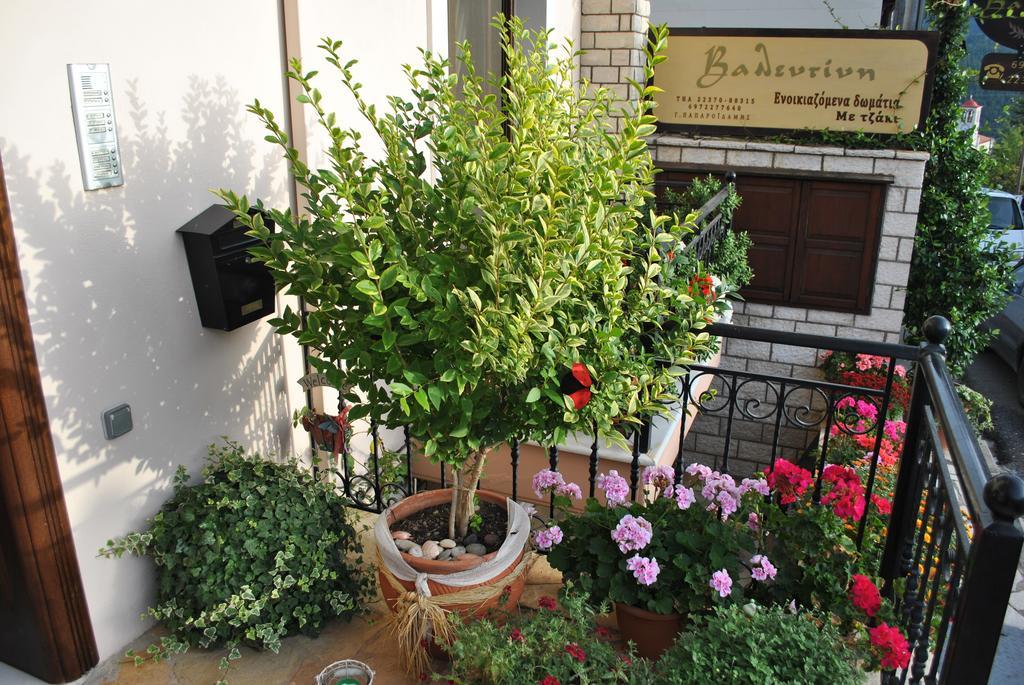 Valentini Guesthouse Karpenísion Dış mekan fotoğraf