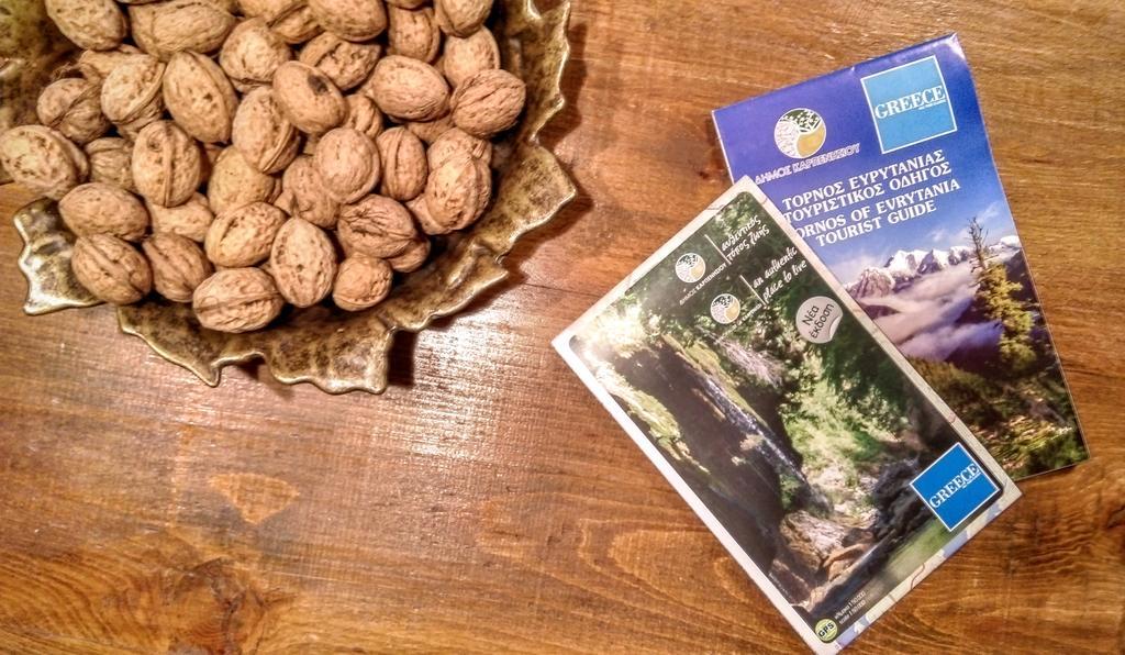 Valentini Guesthouse Karpenísion Dış mekan fotoğraf